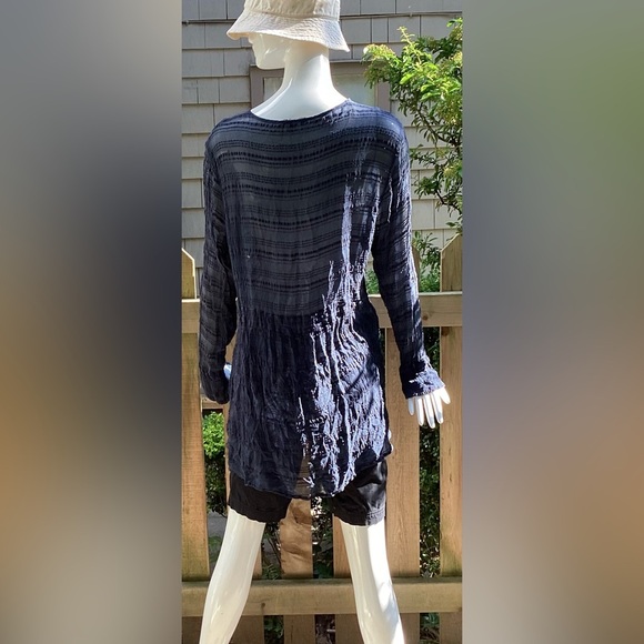 Grizas sheer long sleeve blue top XL
Soft fine fabric with some stretch - Picture 5 of 13